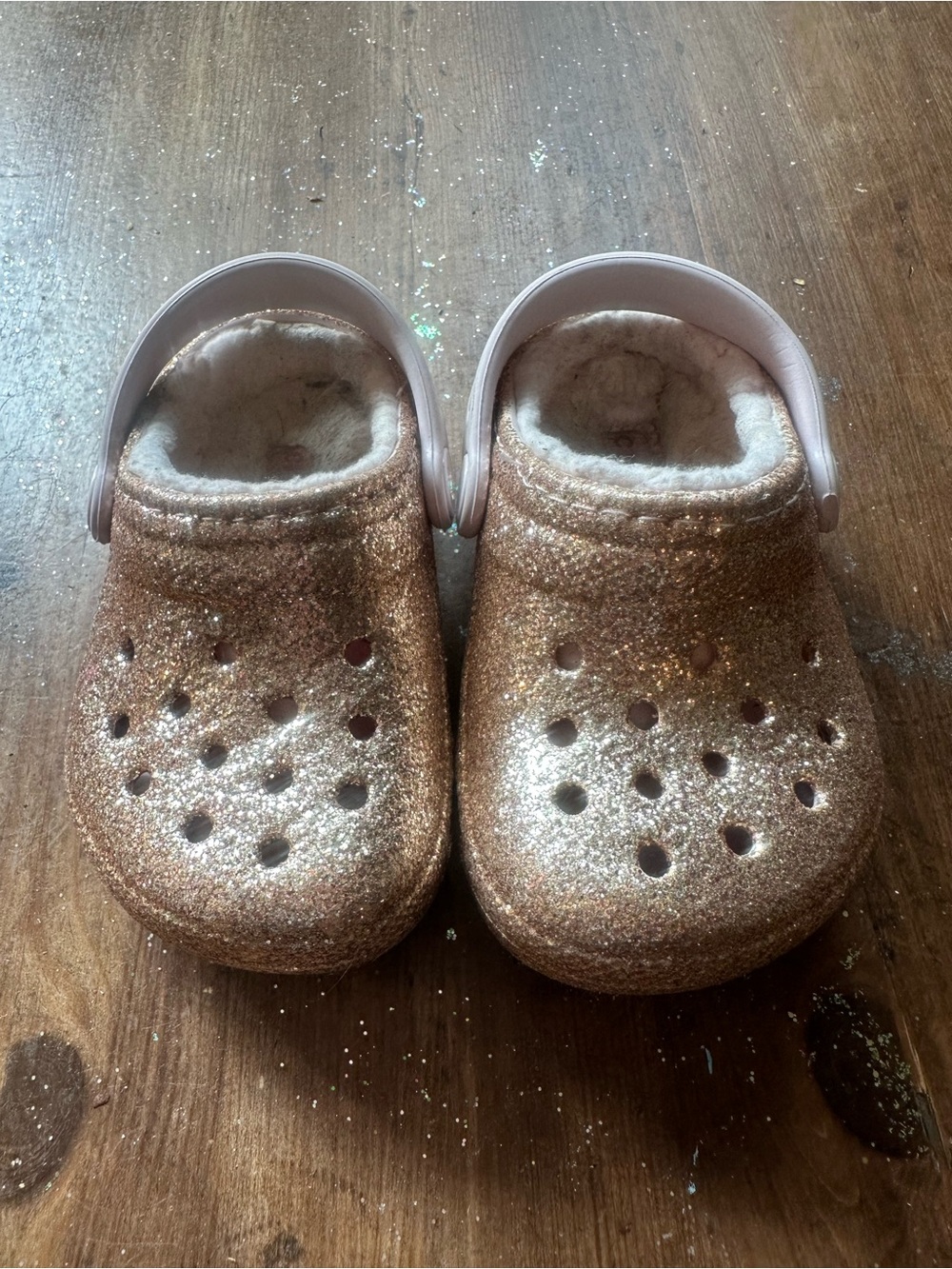 CROCS Kids Glitter Clog in Rose Gold with Plush Lining - Picture 1 of 5